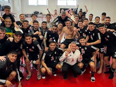 Deportivo Riestra ganó y es líder del fútbol argentino