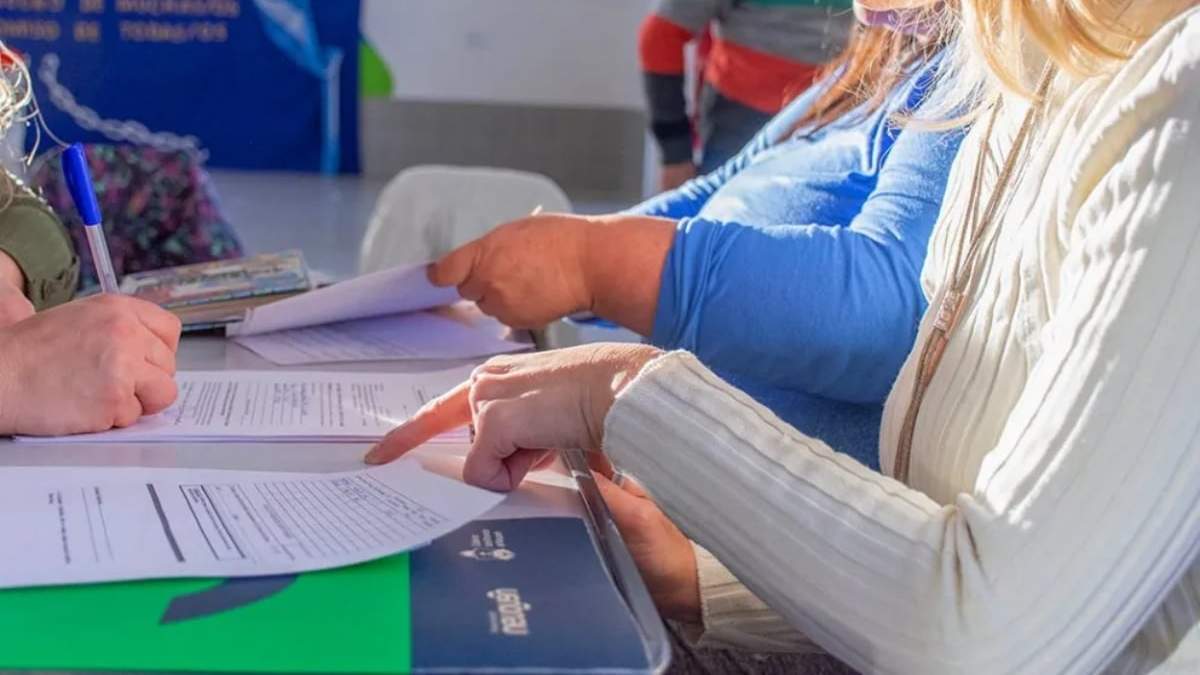 Becas Gregorio Alvarez. Fuente: (Neuquén Informa)