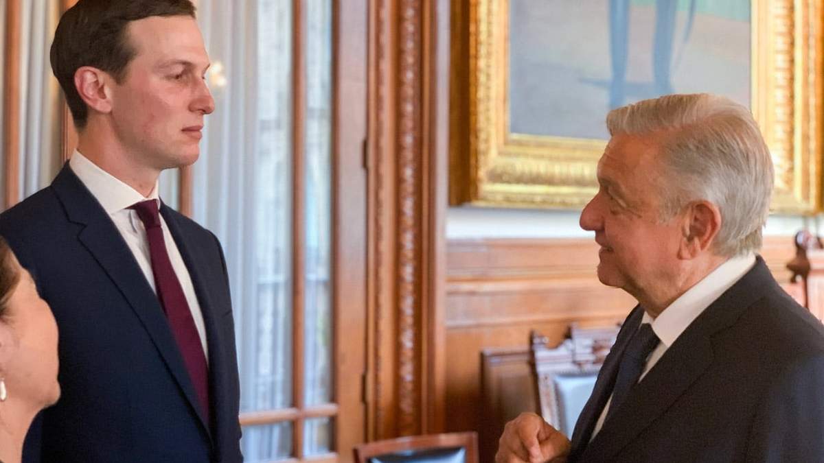 Jared Kushner y el presidente Andrés Manuel López Obrador, en diciembre de 2019, durante la firma de modificaciones al T-MEC en Palacio Nacional