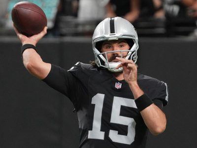 Minshew supera a O'Connell por el puesto de quarterback titular de Raiders