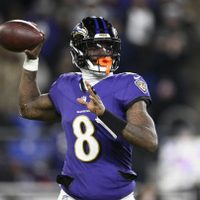 Ravens venció 35-10 a Cleveland; Lamar Jackson superó las 4 mil yardas por pase