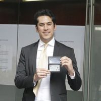 El senador Rogelio Zamora renuncia a la bancada del PRD y se suma al PVEM