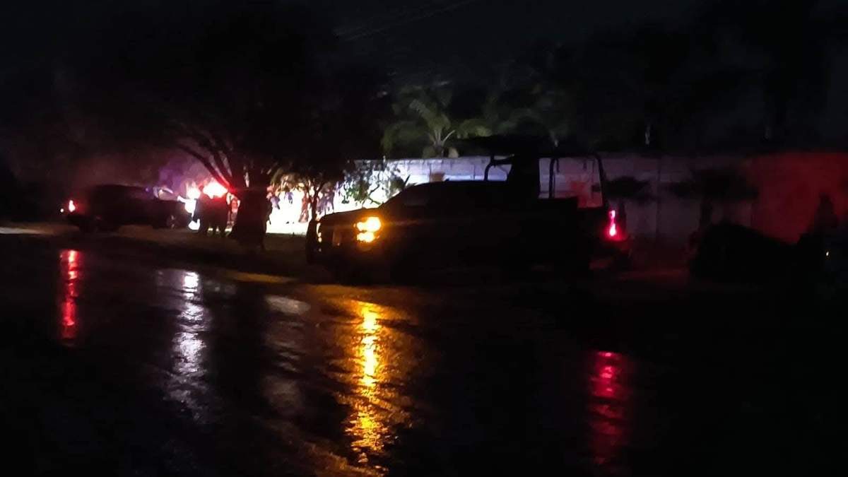 Fuerzas estatales y federales en el sitio del ataque