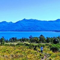 Lago Paimún: el paraíso patagónico con playas de arena volcánica que sorprende a todos