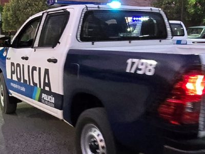 Un adolescente de Centenario recibió dos balazos en el estómago y pelea por su vida