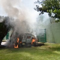 Normalistas de Ayotzinapa atacan el 27 Batallón en Iguala a casi 9 años de la desaparición de los 43