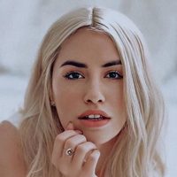Lali Espósito deleita a la cámara pero al darse vuelta... ¡boom, explosivo outfit!