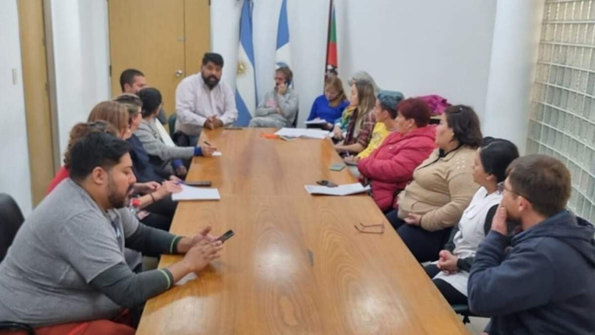 Reunión por falta de calefacción. Fuente: (Facebook)