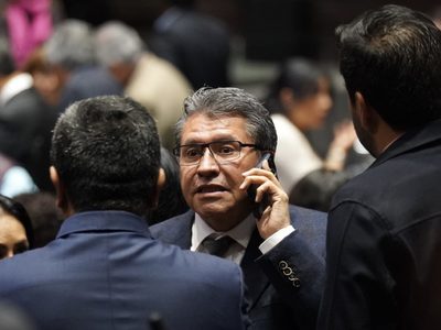 Ricardo Monreal celebra la aprobación de la reforma que extingue organismos autónomos (Video)