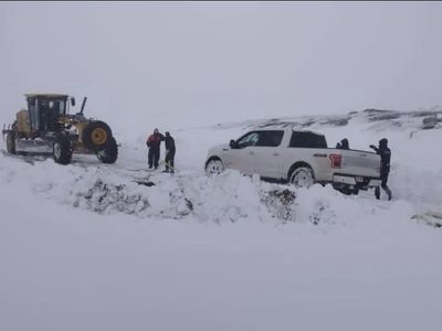 Una familia de chilenos quedó varada por la nieve en la Ruta provincial 13