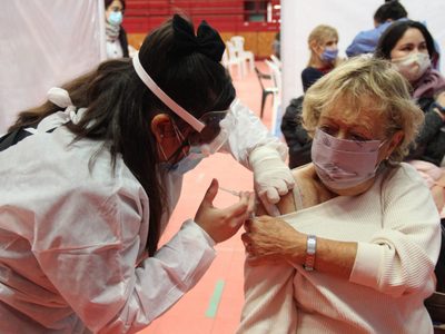 Vacunación en Neuquén: más de la mitad de los mayores de 18 años ya completó el esquema