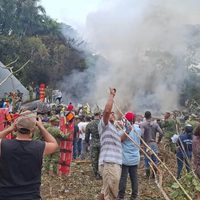 Al menos 66 muertos en choque de avión militar en Colombia, dice jefe de las fuerzas armadas