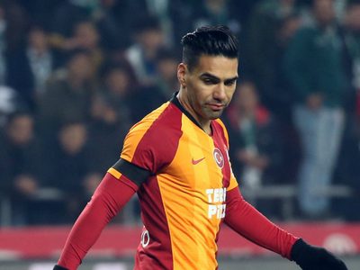 Falcao enojado, podría dejar el fútbol turco por coronavirus