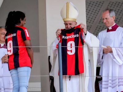 “Siempre uno de los nuestros”: el emotivo adiós de San Lorenzo al Papa Francisco