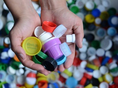 Fácil y sin gastar un peso: transformá las tapas de tus cremas o desodorantes en estas bellas macetas para tu casa