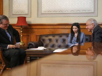 López Obrador conversa con Kamala Harris; ofrece colaborar en el combate al tráfico de personas