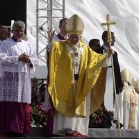 Benedicto XVI sigue estable, a pesar de la gravedad, y celebra misa a primera hora de la mañana