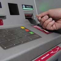 El gobierno depositará el viernes los sueldos de estatales y jubilados con el 7.9% del IPC