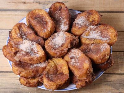 Con el pan que te sobró, hacete estas torrejas dulces para la merienda que son una delicia