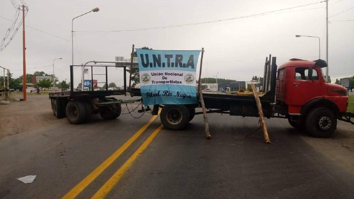 UNTRA impedirá el paso de camiones enreclamo de la suba de combustibles. Fuente: Facebook.
