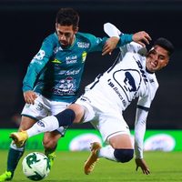 El León arranca el triunfo a los Pumas en la ida de la final