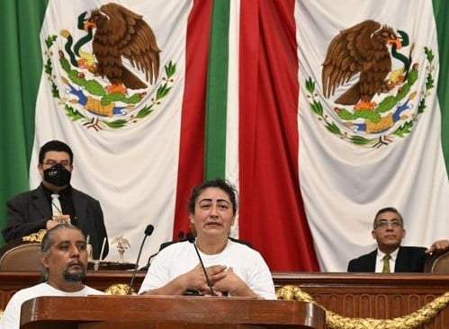 María Elvira Canchola, madre de Esmeralda y Sofía, quienes murieron al caer en coladera de Iztacalco