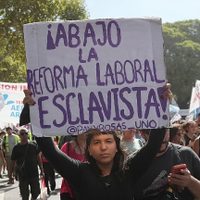 Reforma laboral: sin la CGT, gremios combativos y partidos de izquierda protestan en el Congreso