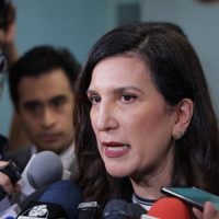 Kenia López Rabadán hace llamado a la paz y el diálogo tras intervención de EU en Venezuela