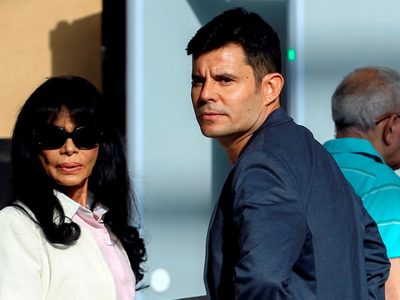 “¿No siente vergüenza?”: con un mensaje letal, Javier Santos destrozó la imagen de Julio Iglesias