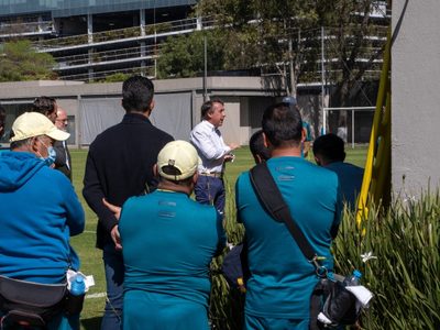 Emilio Azcárraga realiza visita sorpresa al América, regaña al plantel y respalda a Baños