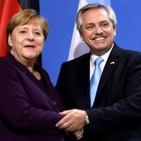 Alivio para el presidente: Merkel se comprometió a respaldar al país en las negociaciones con el FMI