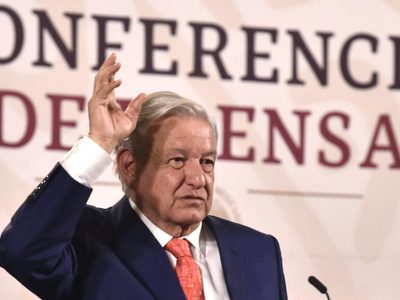 AMLO acusa abuso de autoridad en muerte de normalista de Ayotzinapa