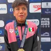 Clavadista mexicano de 12 años gana oro en Colombia y conmueve con su dedicatoria