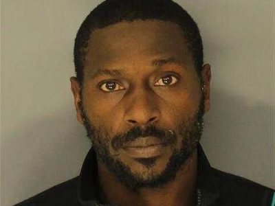 Antonio Brown renuncia a la extradición por cargos de intento de asesinato y regresará a Miami