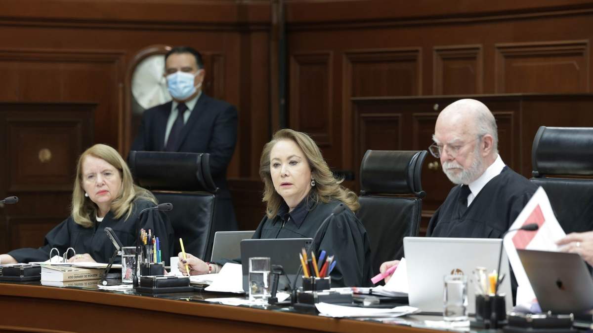 Loretta Ortiz, Yasmín Esquivel y Juan Luis González Alcántara Carrancá