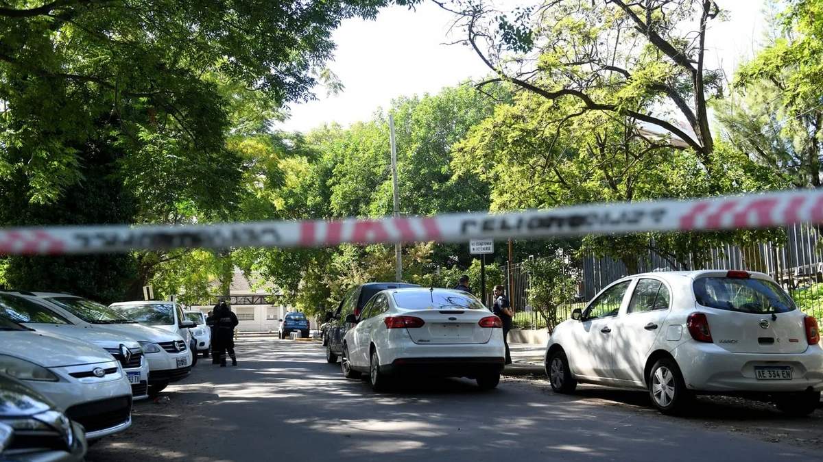 Encontraron a una bebé muerta en una obra en construcción y acusan de homicidio su madre