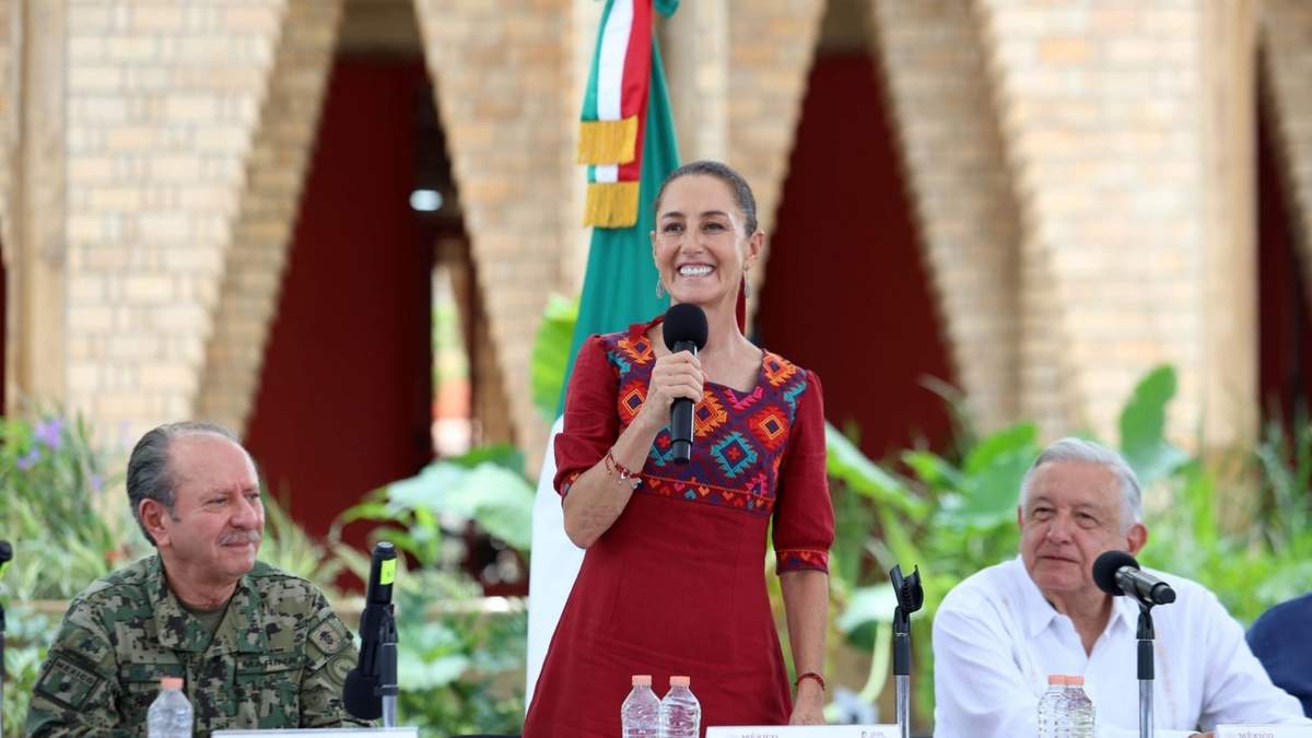 José Rafael Ojeda Durán, secretario de la Marina, con Sheinbaum y AMLO en Tepic