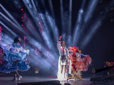 Conmovedora ofrenda musical de Lila Downs en Día de Muertos, dedicada a su esposo Paul R. Cohen