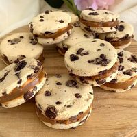 Alfajores con chips de chocolate: ganale a la inflación con esta receta barata y fácil de hacer para la merienda