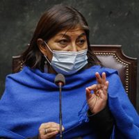 Acusan a la presidenta de la Convención Constitucional de Chile de “pavimentar la tiranía”