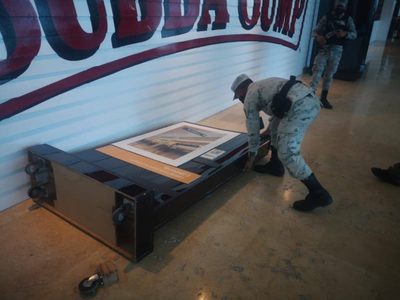 Rumor de balacera en aeropuerto de Cancún fue por la caída de tres anuncios