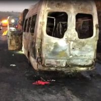 Jalisco: Van familiar colisiona con camión de carga y se incendia; hay 14 muertos