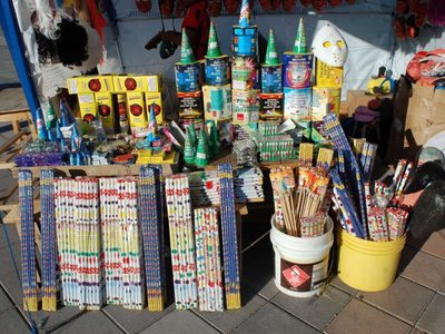 Pirotecnia cero: decomisaron una importante cantidad de fuegos artificiales en un barrio de Neuquén