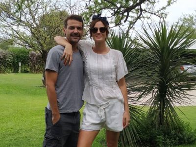 Paula Chaves disfruta de su casa y su amplio jardín con su familia