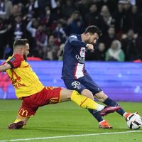 Con goles de Messi y Mbappé, París Saint-Germain amansa a Lens y se aleja