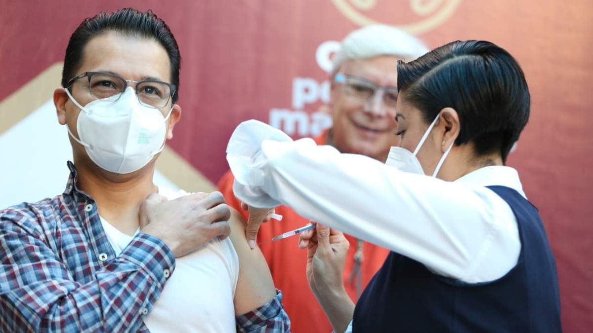 El plan original es que la segunda dosis de la vacuna de Pfizer sea aplicada 21 días después de la primera