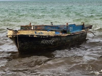 Embarcación con migrantes se hunde frente a Florida; buscan a 20