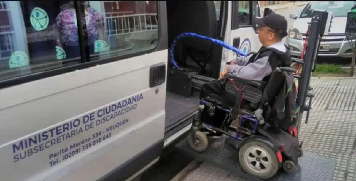 El servicio de transporte adaptado se prestará con vehículos acondicionados con rampas. Fuente: (Gobierno de Neuquén)