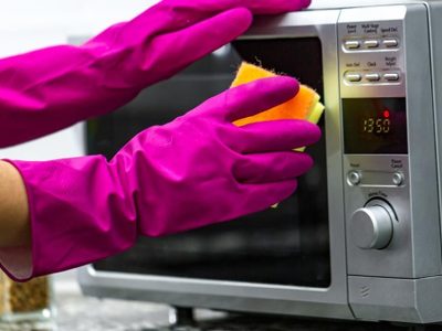Cómo sacarle brillo al horno microondas con este efectivo y económico limpiador casero