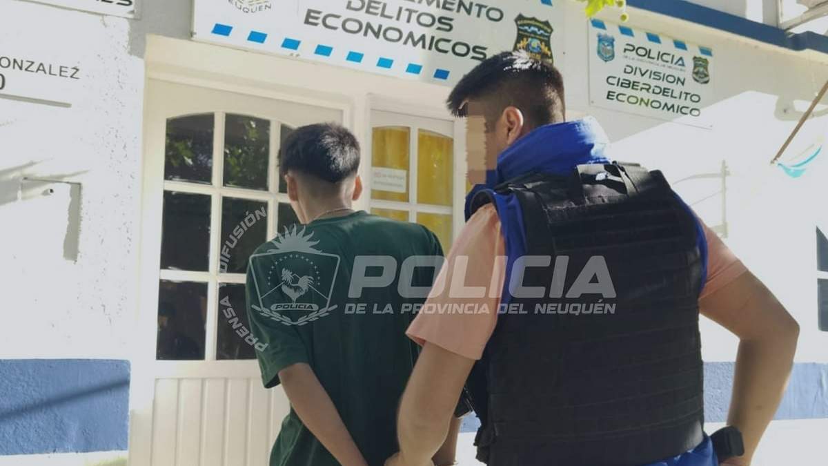 Uno de los dos detenidos por el robo y estafa millonaria. Fuente (Policía de Neuquén)
